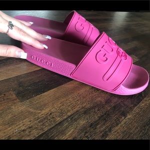 Women’s Gucci slides , been worn ONCE size 7 !